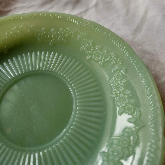 VTG Unmarked JADEITE "Alice" by Fire-king Saucer Plate - Picture 4 of 6
